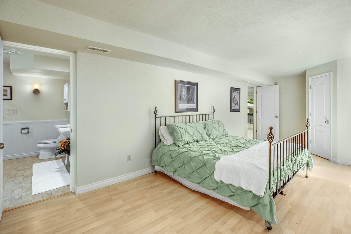 26-2nd-Primary-Bedroom