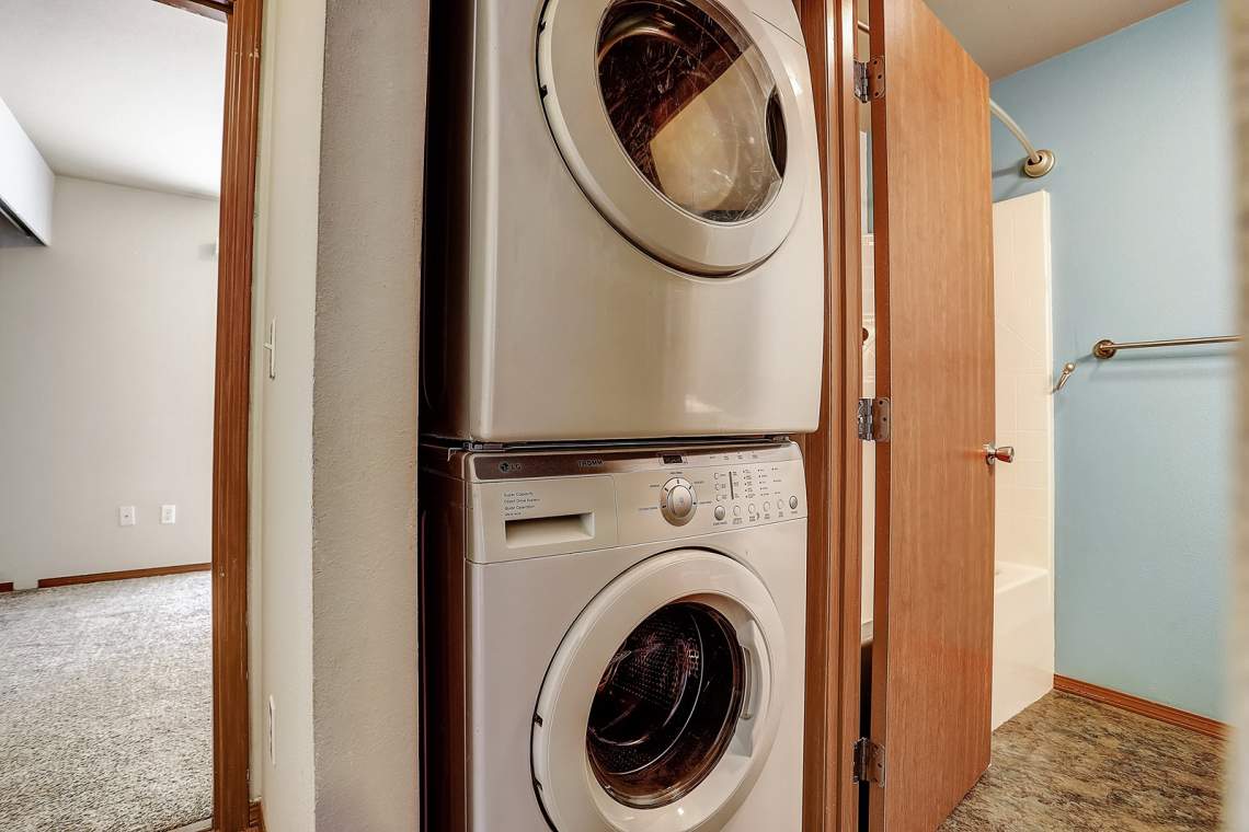 16-Laundry-Area